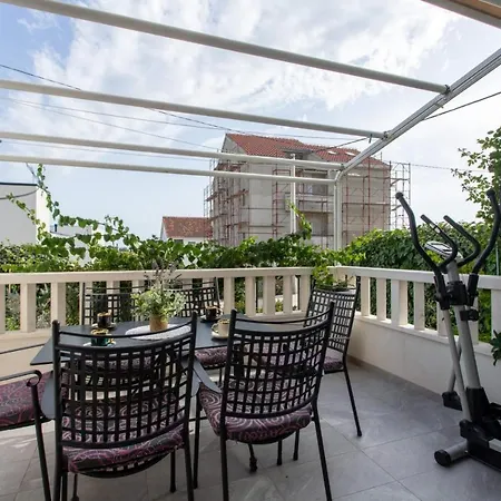 Apartment Lux Ema Kastela