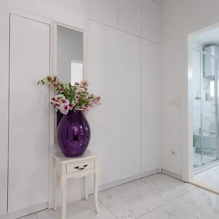 Lux Ema Apartman Kastela