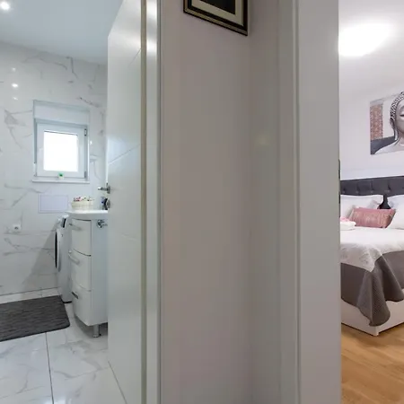 Apartment Lux Ema