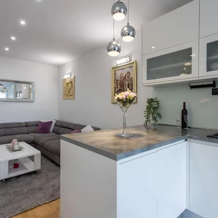 Apartment Lux Ema Kastela